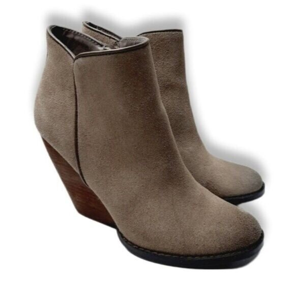 VERY VOLATILE Los Angeles Suede Bootie Block Heel Beige Sz 6 - Picture 1 of 16
